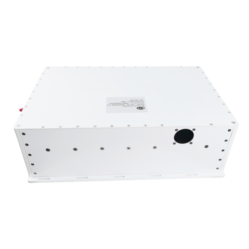 RF input/output connectors for 18–40 GHz high-linearity power amplifier